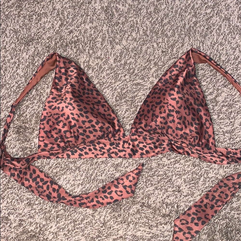 Women’s swimsuit top